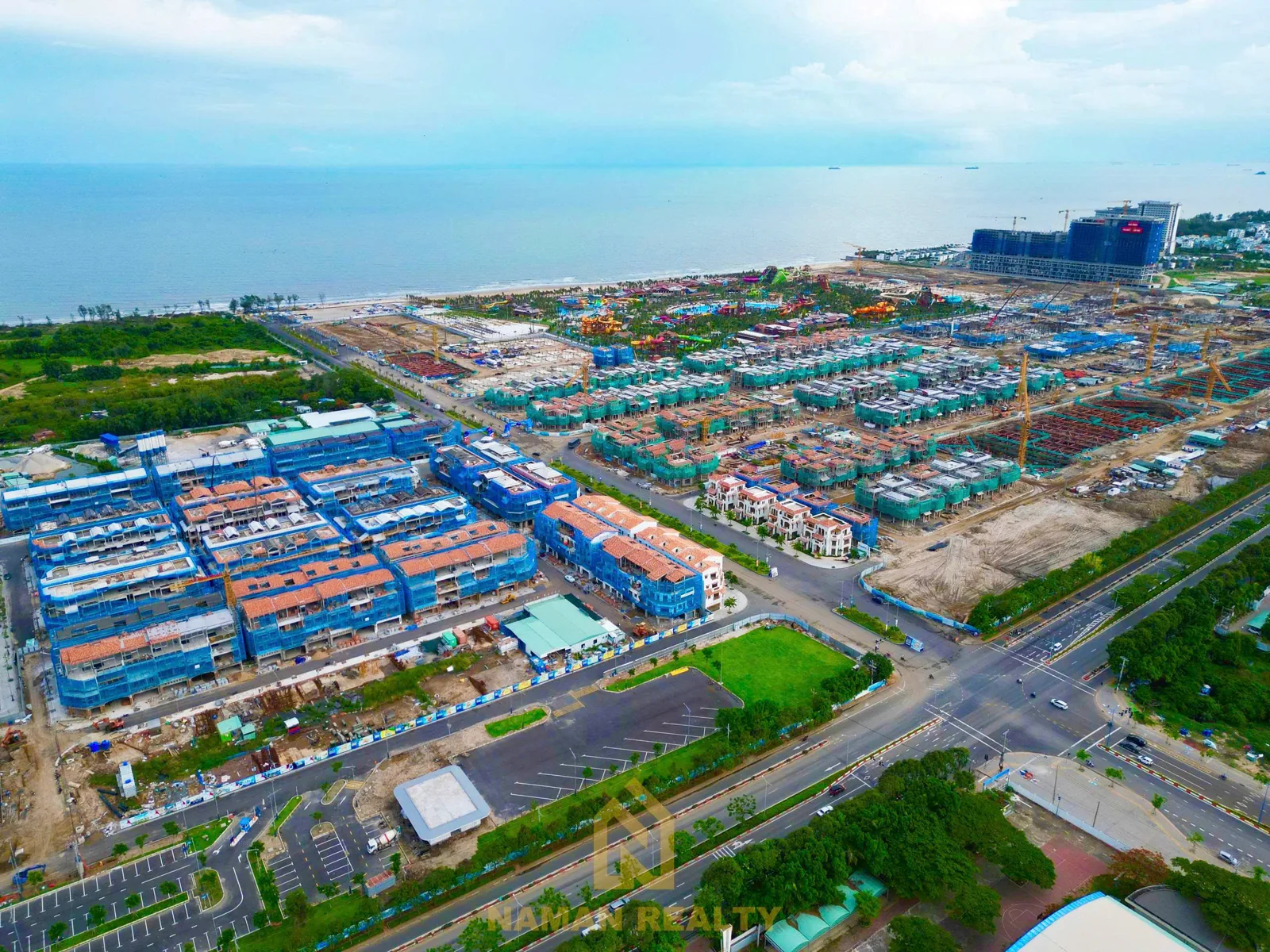 Flycam tiến độ Blanca City tháng 7/2026 — Sun World đã vận hành, tháp căn hộ đang lên tầng