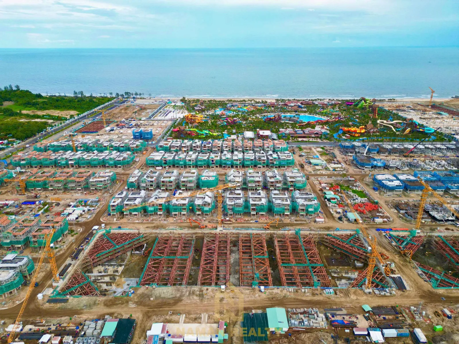 Dãy biệt thự Casa cất nóc & kết cấu móng khối — tháng 7/2026 (NamAn Realty)